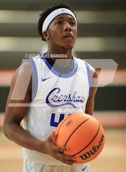 Thumbnail 2 in Birmingham vs Crenshaw (The Beverly Hills Basketball Tournament) photogallery.
