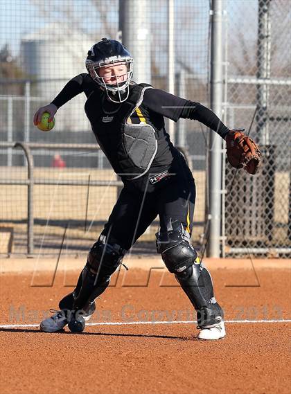 Thumbnail 2 in Crandall vs Hallsville (Forney-North Forney Invitational) photogallery.
