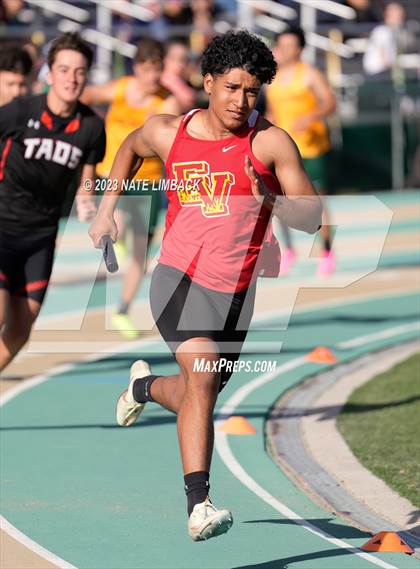 Thumbnail 1 in Larry Baca Memorial Invitational Track Meet photogallery.