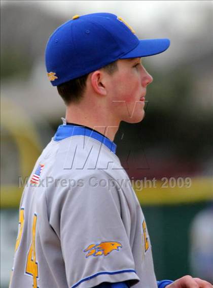 Thumbnail 3 in St. John the Baptist vs. Kellenberg Memorial photogallery.