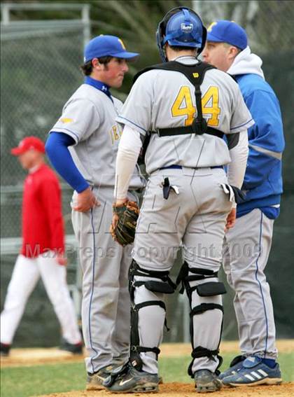 Thumbnail 1 in St. John the Baptist vs. Kellenberg Memorial photogallery.