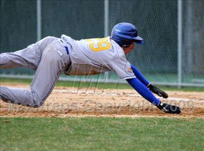 Thumbnail 3 in St. John the Baptist vs. Kellenberg Memorial photogallery.