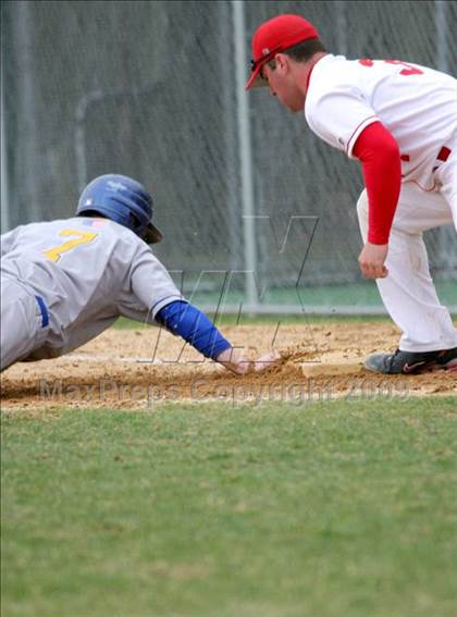 Thumbnail 1 in St. John the Baptist vs. Kellenberg Memorial photogallery.