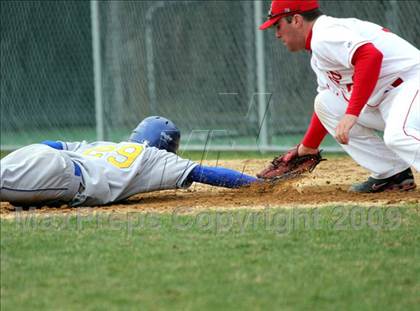 Thumbnail 2 in St. John the Baptist vs. Kellenberg Memorial photogallery.