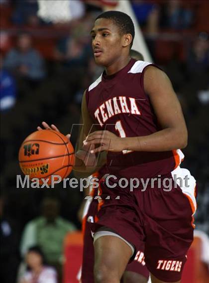 Thumbnail 2 in Clarendon vs. Tenaha (UIL 1A Semifinal) photogallery.