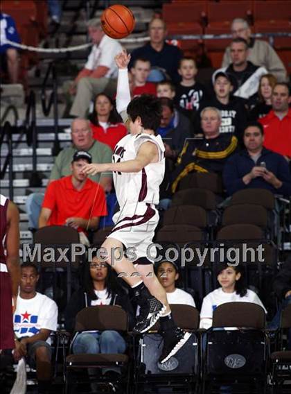 Thumbnail 1 in Clarendon vs. Tenaha (UIL 1A Semifinal) photogallery.