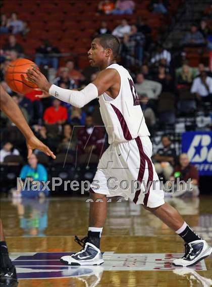 Thumbnail 2 in Clarendon vs. Tenaha (UIL 1A Semifinal) photogallery.