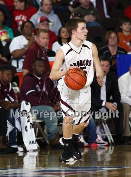 Thumbnail 2 in Clarendon vs. Tenaha (UIL 1A Semifinal) photogallery.