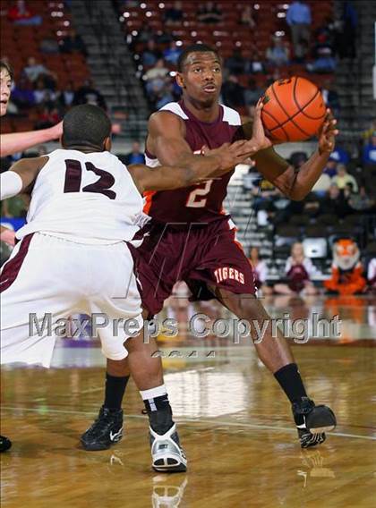 Thumbnail 1 in Clarendon vs. Tenaha (UIL 1A Semifinal) photogallery.