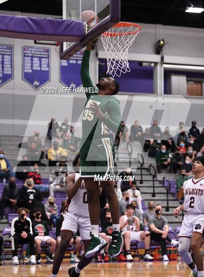 Thumbnail 3 in St. Vincent-St. Mary vs. Struthers (OHSAA D2 Regional Semifinal) photogallery.