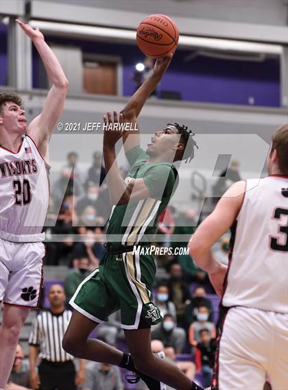 Thumbnail 3 in St. Vincent-St. Mary vs. Struthers (OHSAA D2 Regional Semifinal) photogallery.