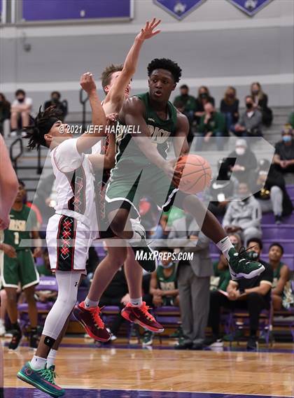 Thumbnail 2 in St. Vincent-St. Mary vs. Struthers (OHSAA D2 Regional Semifinal) photogallery.