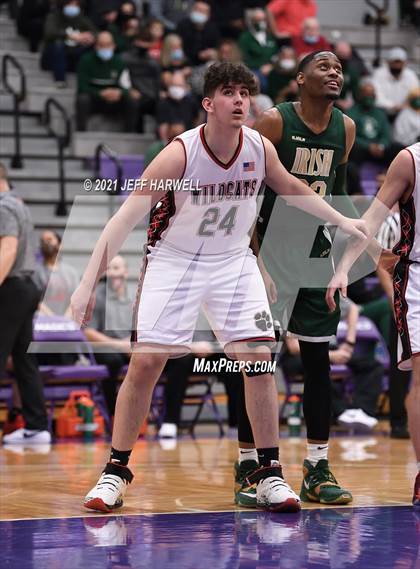 Thumbnail 1 in St. Vincent-St. Mary vs. Struthers (OHSAA D2 Regional Semifinal) photogallery.