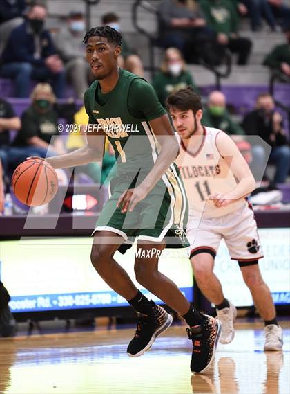 Thumbnail 3 in St. Vincent-St. Mary vs. Struthers (OHSAA D2 Regional Semifinal) photogallery.
