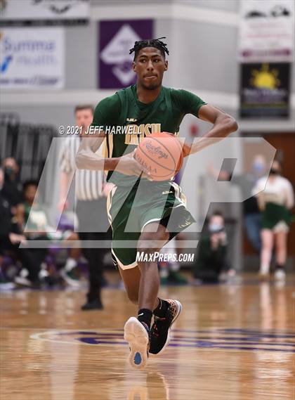 Thumbnail 1 in St. Vincent-St. Mary vs. Struthers (OHSAA D2 Regional Semifinal) photogallery.