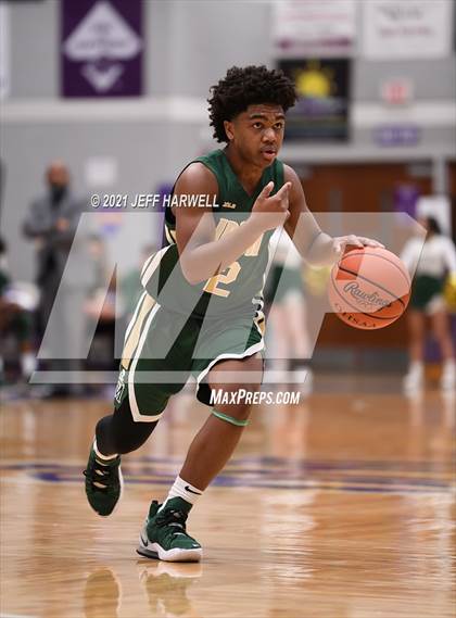 Thumbnail 1 in St. Vincent-St. Mary vs. Struthers (OHSAA D2 Regional Semifinal) photogallery.