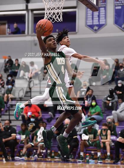 Thumbnail 2 in St. Vincent-St. Mary vs. Struthers (OHSAA D2 Regional Semifinal) photogallery.