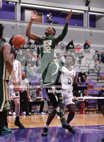 Thumbnail 3 in St. Vincent-St. Mary vs. Struthers (OHSAA D2 Regional Semifinal) photogallery.
