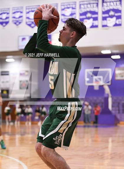 Thumbnail 1 in St. Vincent-St. Mary vs. Struthers (OHSAA D2 Regional Semifinal) photogallery.