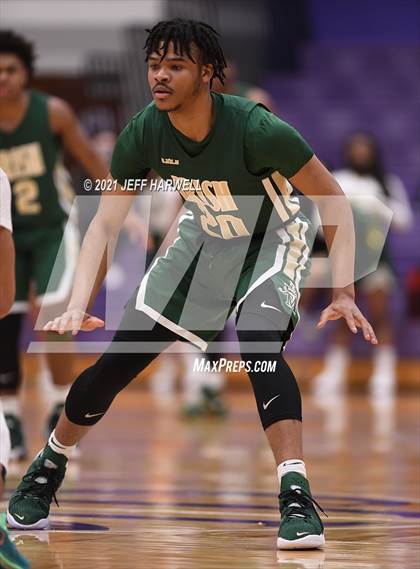Thumbnail 3 in St. Vincent-St. Mary vs. Struthers (OHSAA D2 Regional Semifinal) photogallery.