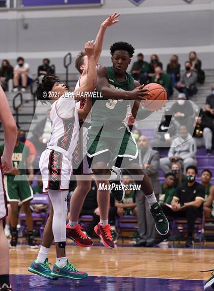Thumbnail 1 in St. Vincent-St. Mary vs. Struthers (OHSAA D2 Regional Semifinal) photogallery.