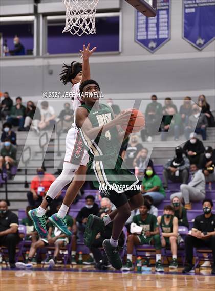 Thumbnail 1 in St. Vincent-St. Mary vs. Struthers (OHSAA D2 Regional Semifinal) photogallery.