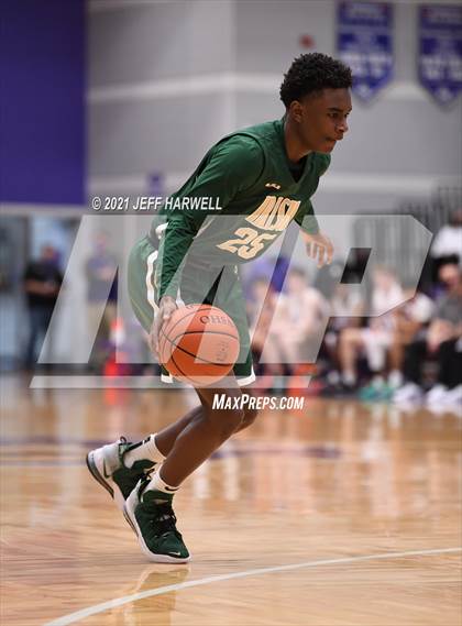 Thumbnail 2 in St. Vincent-St. Mary vs. Struthers (OHSAA D2 Regional Semifinal) photogallery.