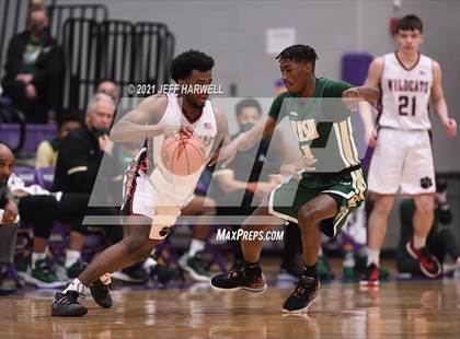Thumbnail 1 in St. Vincent-St. Mary vs. Struthers (OHSAA D2 Regional Semifinal) photogallery.