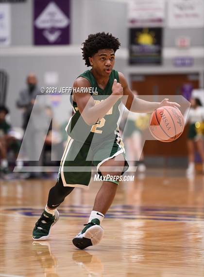 Thumbnail 3 in St. Vincent-St. Mary vs. Struthers (OHSAA D2 Regional Semifinal) photogallery.