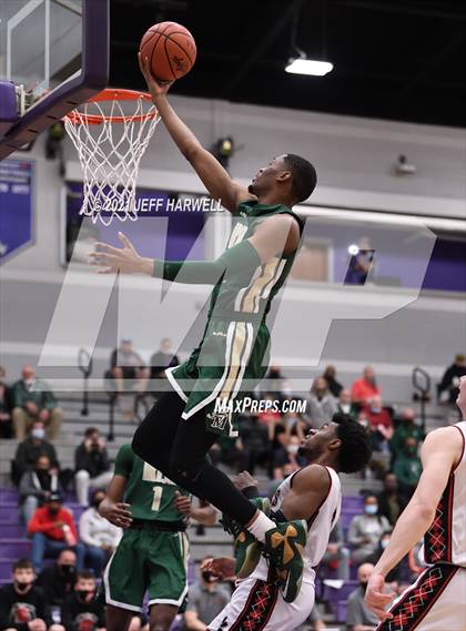 Thumbnail 2 in St. Vincent-St. Mary vs. Struthers (OHSAA D2 Regional Semifinal) photogallery.
