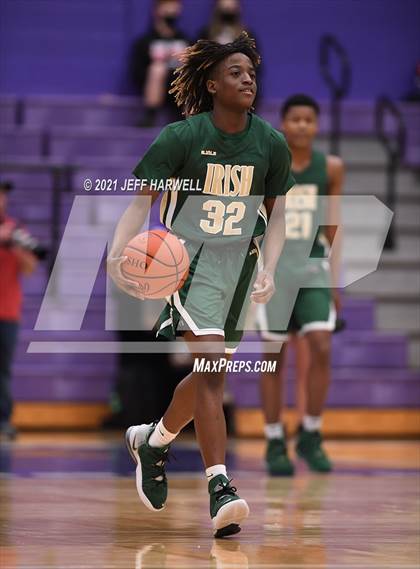 Thumbnail 3 in St. Vincent-St. Mary vs. Struthers (OHSAA D2 Regional Semifinal) photogallery.