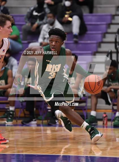 Thumbnail 2 in St. Vincent-St. Mary vs. Struthers (OHSAA D2 Regional Semifinal) photogallery.