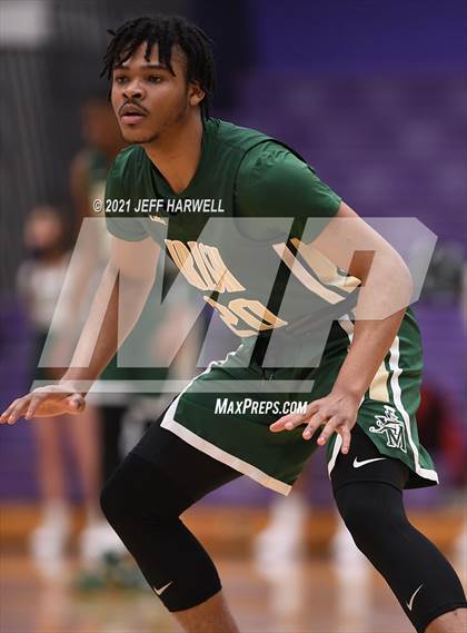 Thumbnail 2 in St. Vincent-St. Mary vs. Struthers (OHSAA D2 Regional Semifinal) photogallery.