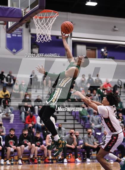 Thumbnail 2 in St. Vincent-St. Mary vs. Struthers (OHSAA D2 Regional Semifinal) photogallery.