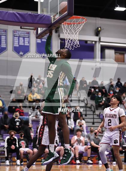 Thumbnail 1 in St. Vincent-St. Mary vs. Struthers (OHSAA D2 Regional Semifinal) photogallery.