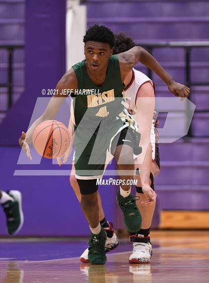Thumbnail 1 in St. Vincent-St. Mary vs. Struthers (OHSAA D2 Regional Semifinal) photogallery.