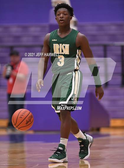Thumbnail 1 in St. Vincent-St. Mary vs. Struthers (OHSAA D2 Regional Semifinal) photogallery.
