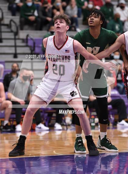 Thumbnail 1 in St. Vincent-St. Mary vs. Struthers (OHSAA D2 Regional Semifinal) photogallery.
