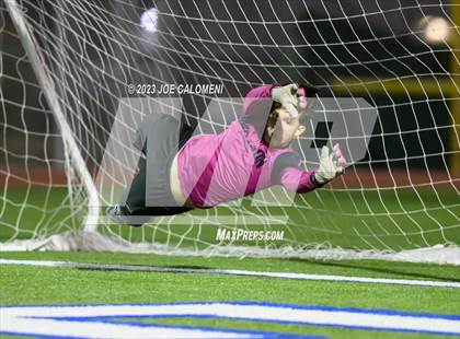 Thumbnail 3 in Lee vs Madison photogallery.