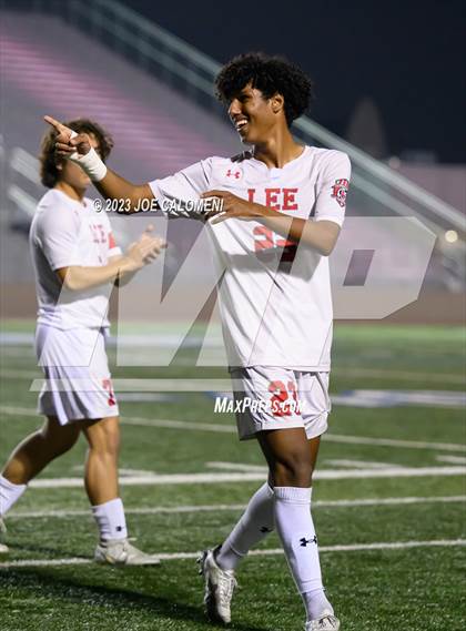 Thumbnail 3 in Lee vs Madison photogallery.
