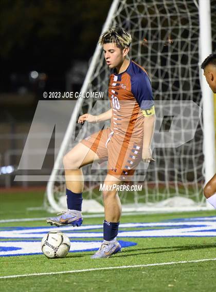Thumbnail 2 in Lee vs Madison photogallery.