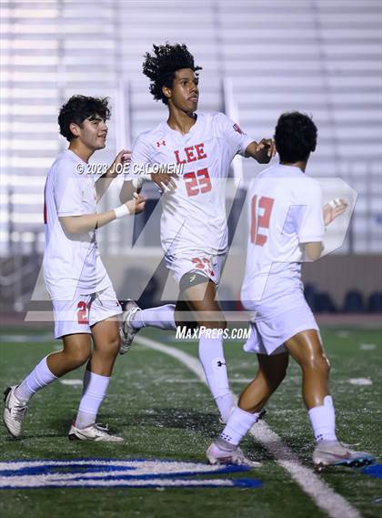 Thumbnail 3 in Lee vs Madison photogallery.
