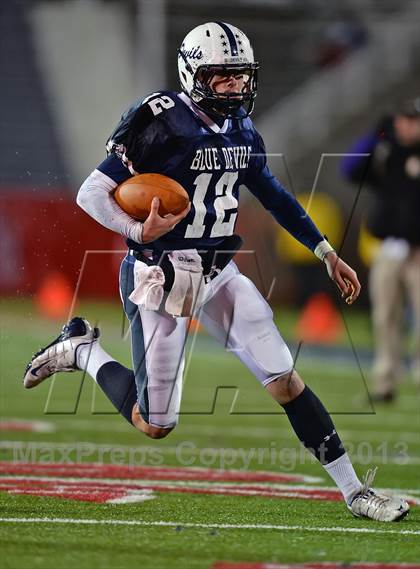 Thumbnail 1 in Huntington vs. Sayville (Section 11 Division 3 Final) photogallery.