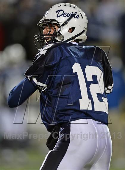 Thumbnail 2 in Huntington vs. Sayville (Section 11 Division 3 Final) photogallery.