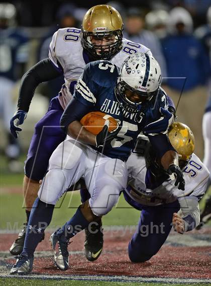 Thumbnail 1 in Huntington vs. Sayville (Section 11 Division 3 Final) photogallery.