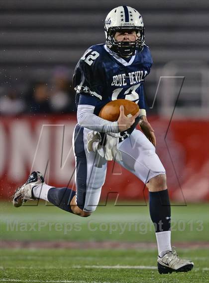 Thumbnail 3 in Huntington vs. Sayville (Section 11 Division 3 Final) photogallery.