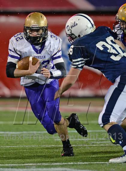 Thumbnail 1 in Huntington vs. Sayville (Section 11 Division 3 Final) photogallery.