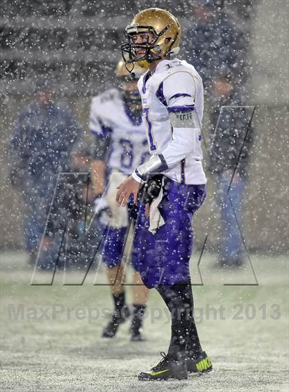 Thumbnail 2 in Huntington vs. Sayville (Section 11 Division 3 Final) photogallery.