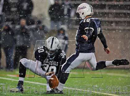 Thumbnail 1 in Huntington vs. Sayville (Section 11 Division 3 Final) photogallery.