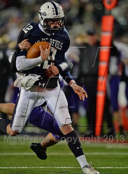Thumbnail 1 in Huntington vs. Sayville (Section 11 Division 3 Final) photogallery.